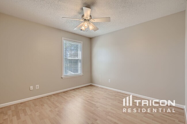 Building Photo - 1672 Woodsford Rd