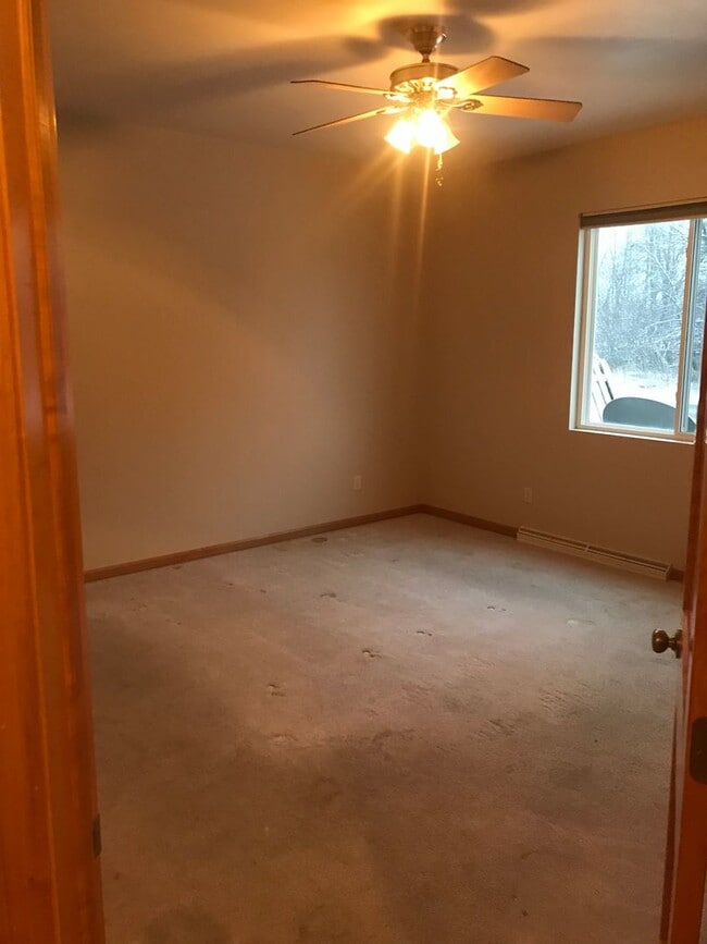 Building Photo - 2100 River Point Ct