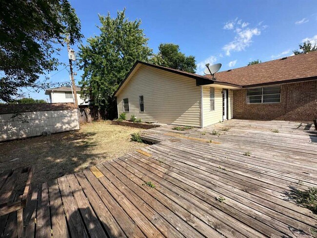 Building Photo - 208 Cherrywood Dr