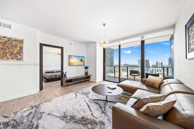 Primary Photo - 1000 Brickell Plaza