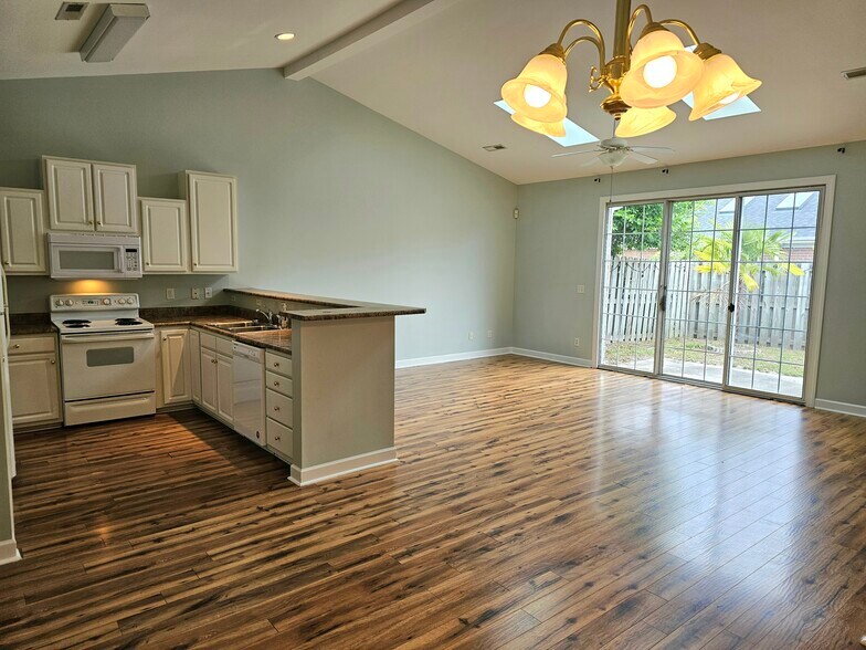Building Photo - 5006 Carleton Dr