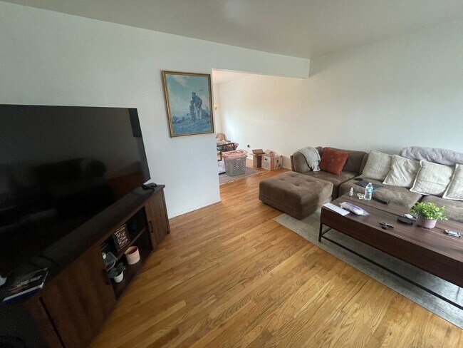 Building Photo - 533-535 Cumberland Rd (159)