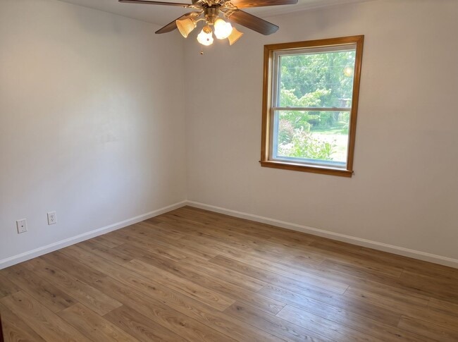 Building Photo - 3980 Renwal St