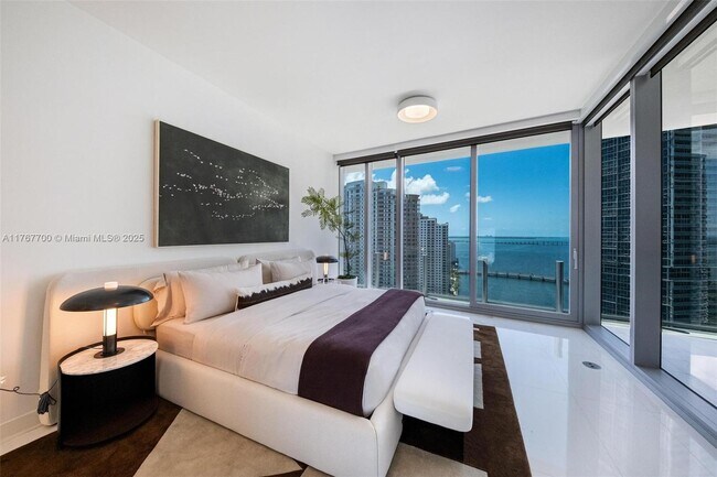 Building Photo - 300 Biscayne Blvd Way