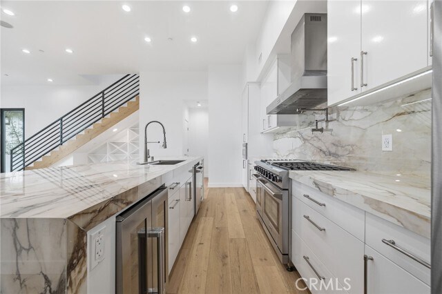 Building Photo - 6565 Pickwick St