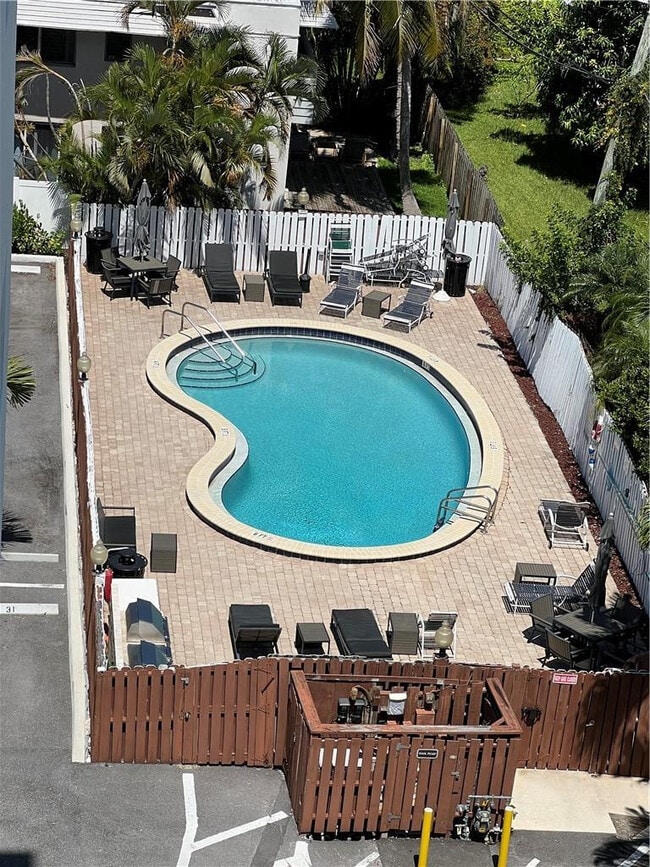 Building Photo - 2555 NE 11th St