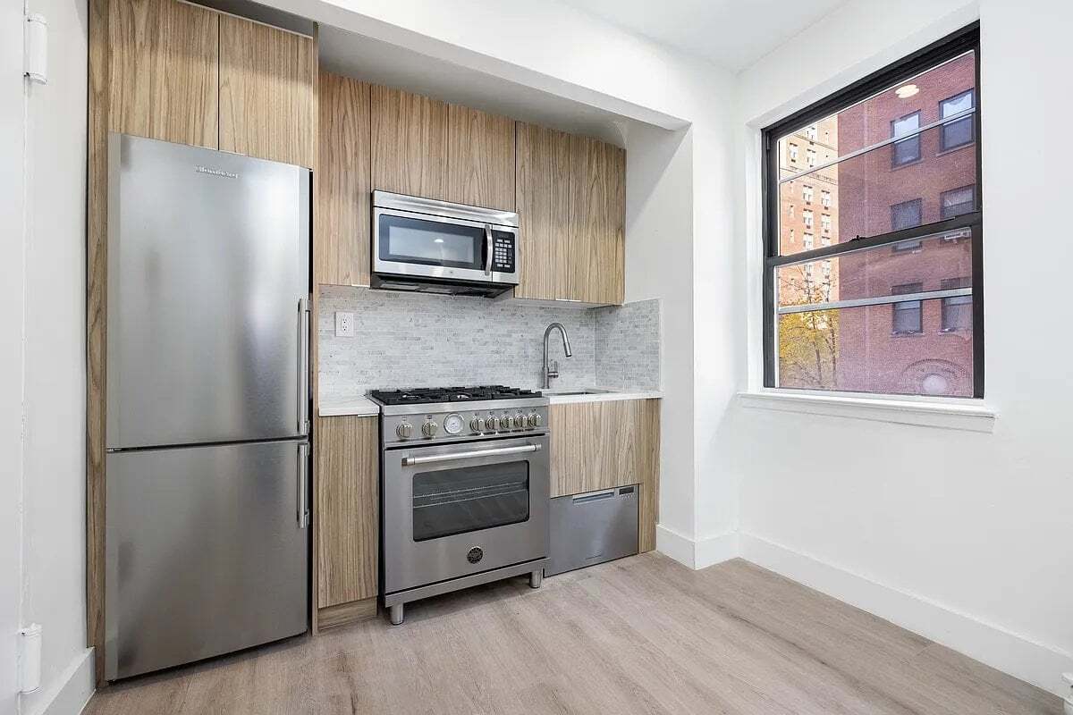 Building Photo - 138 E 38th St