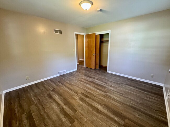 Building Photo - Spacious, Private Retreat in the Heart of the City