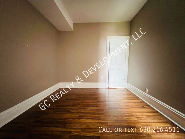 Building Photo - 6607 S Ellis-Unit 2