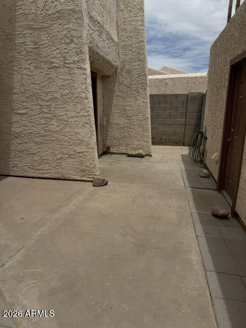 Building Photo - 1818 S River Dr