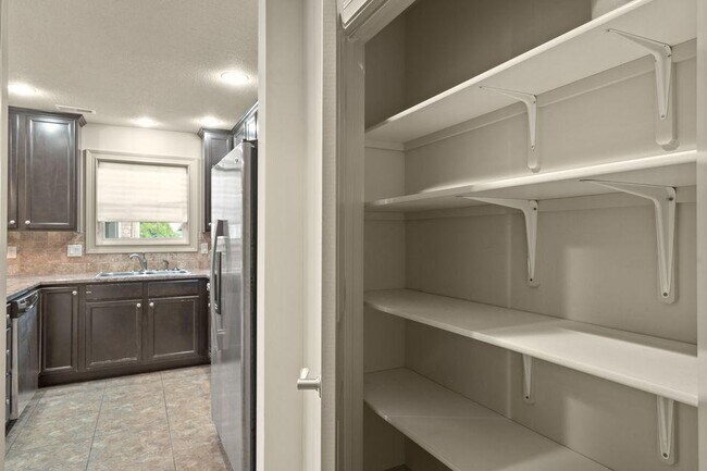 Building Photo - 1811 Trellis Ln