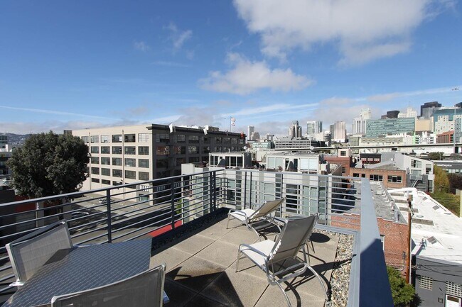 Building Photo - Rare Loft Style Condo, Huge Windows, High Ceilings, 1.5BR/2BA/3 Stories, Perfect Location!