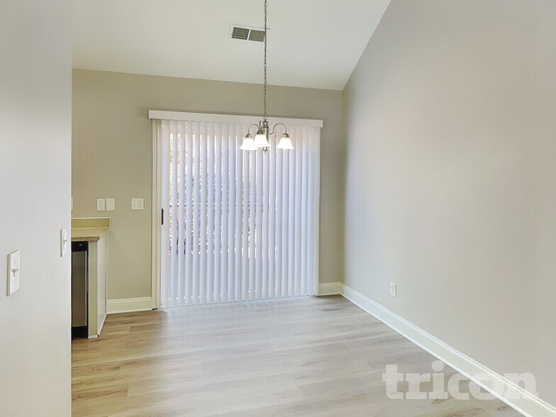 Building Photo - 2538 Terra Dr