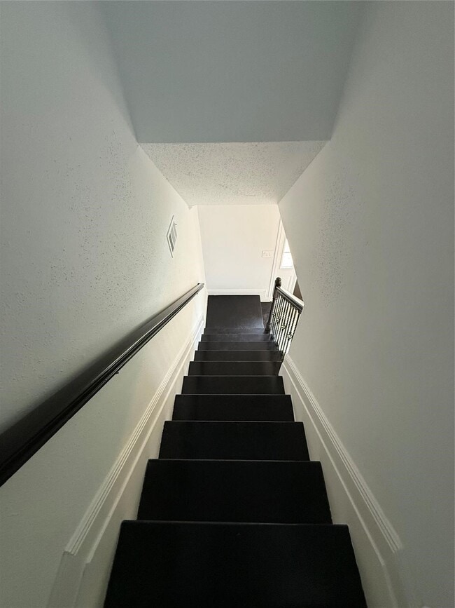 Building Photo - 2406 Lakefield Way