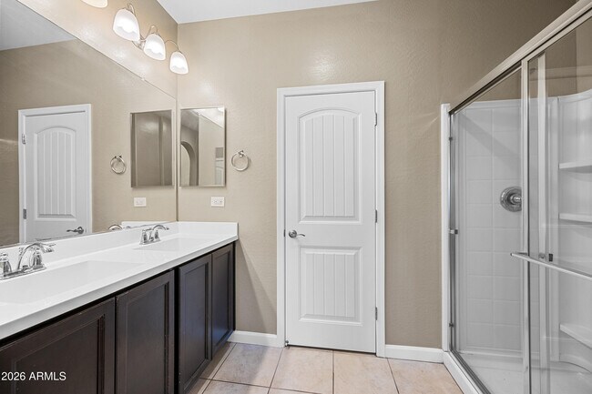 Building Photo - 1367 S Country Club Dr