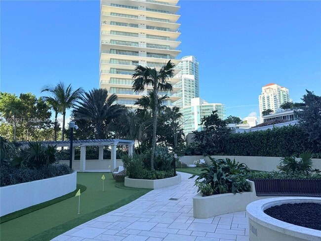 Building Photo - 400 South Pointe Dr