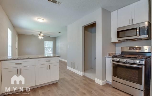 Building Photo - 150 Venice St