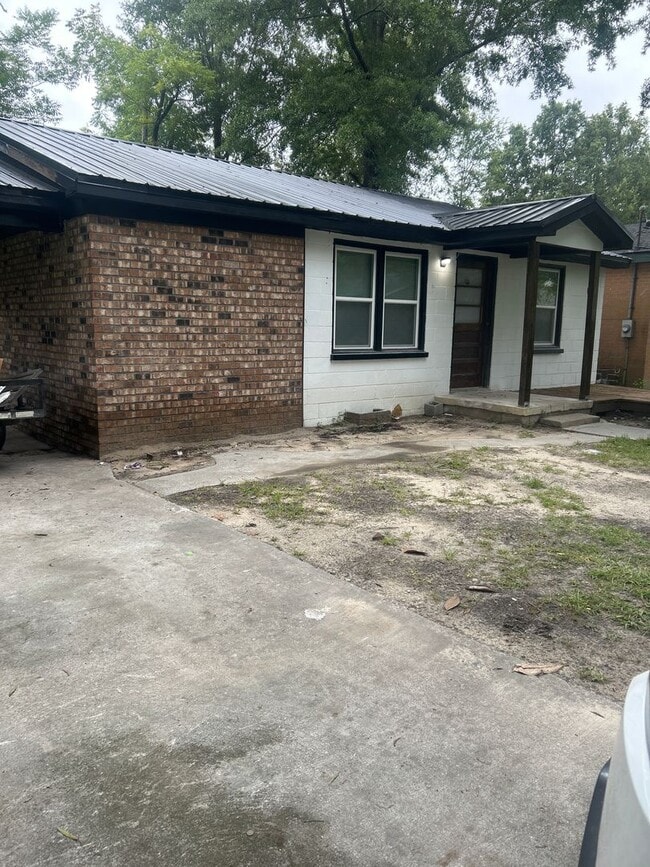 Building Photo - 206 Whitehead St