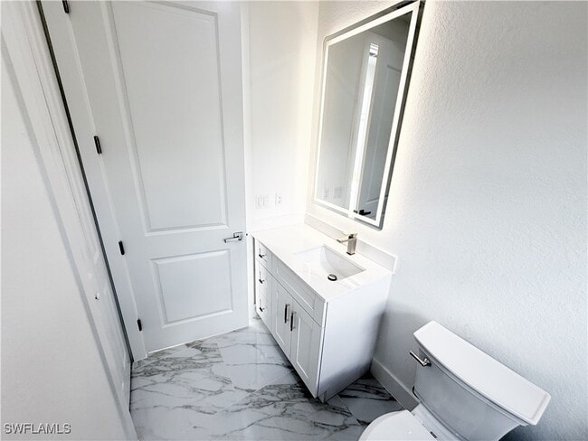 Building Photo - 852 Chipley St E