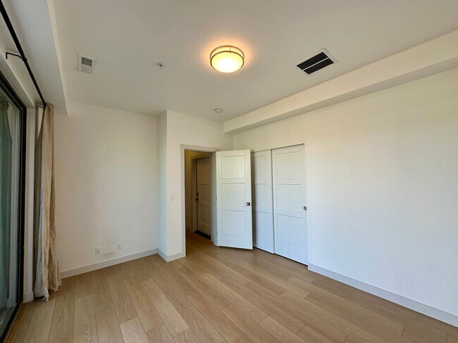 Building Photo - 4757 Kona Dr