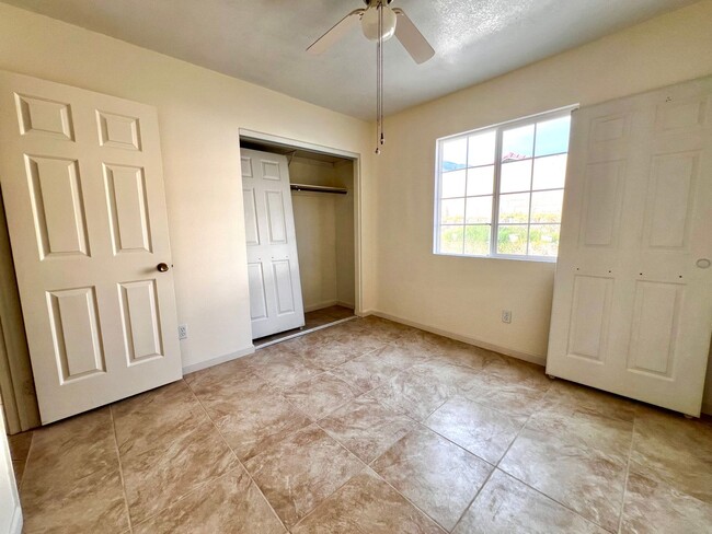 Building Photo - Three Bedroom Two Bathroom Home for lease ...