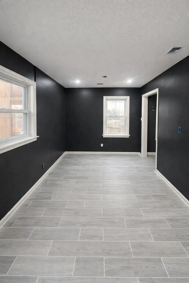 Building Photo - 2801 Alvin Ave