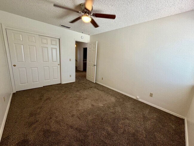 Building Photo - 4 Bed, 2.5 Bath Home with 3-Car Garage in Clovis Unified School District