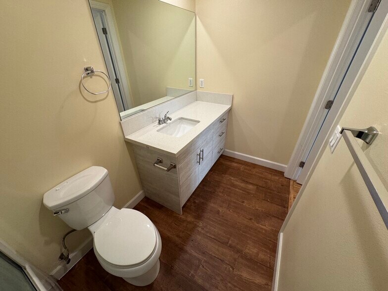 Building Photo - 6718 Sylmar Ave