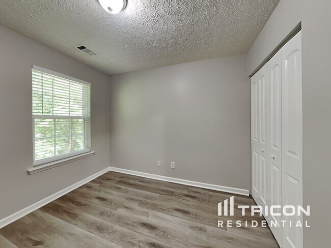 Building Photo - 221 Osmanthus Way