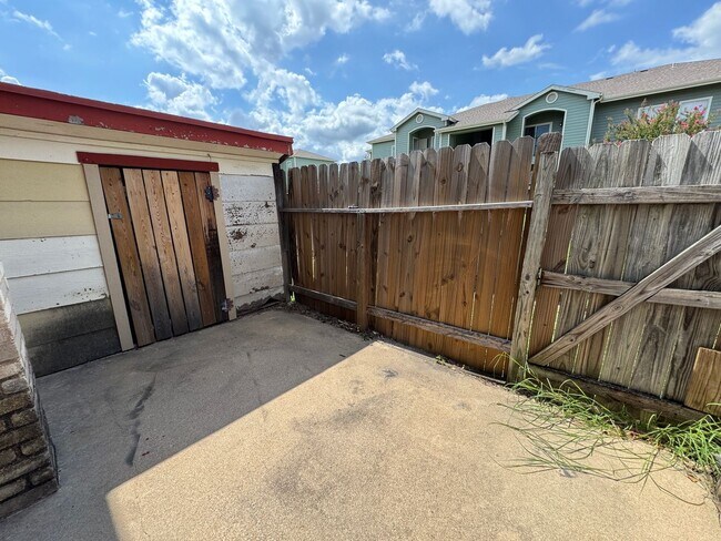 Building Photo - 1208 Covey Ln