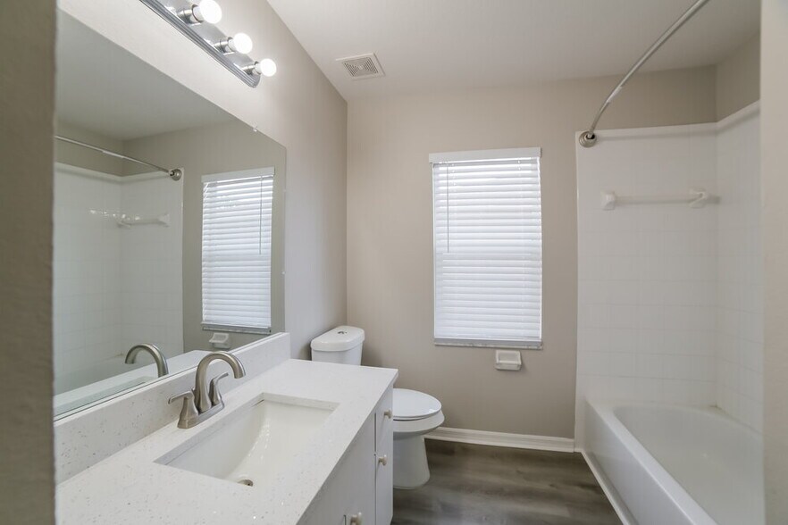 Building Photo - 9613 Laurel Ledge Dr