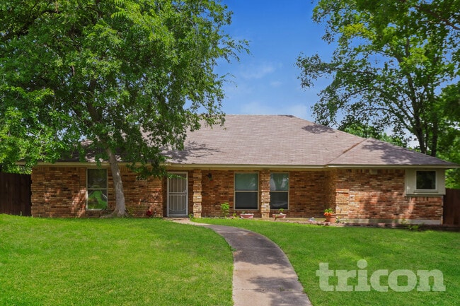 Building Photo - 420 Hillcroft Cir