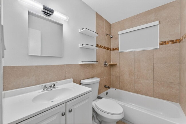 Building Photo - 540 NE 58th St