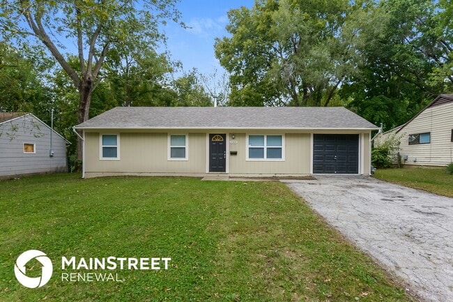 Building Photo - 11304 Crystal Ave