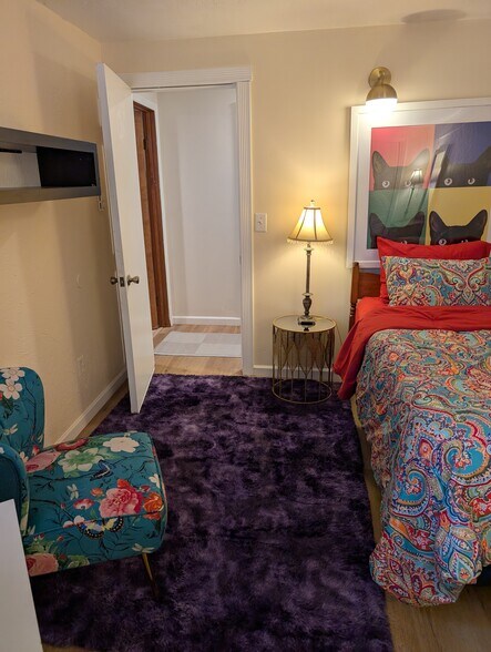 Room#3 - 12067 Gearhart Rd