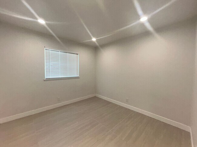 Building Photo - Spacious 3bed 2bath House for Rent in Garden Grove