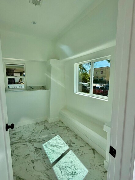 Building Photo - 151 E 47th St