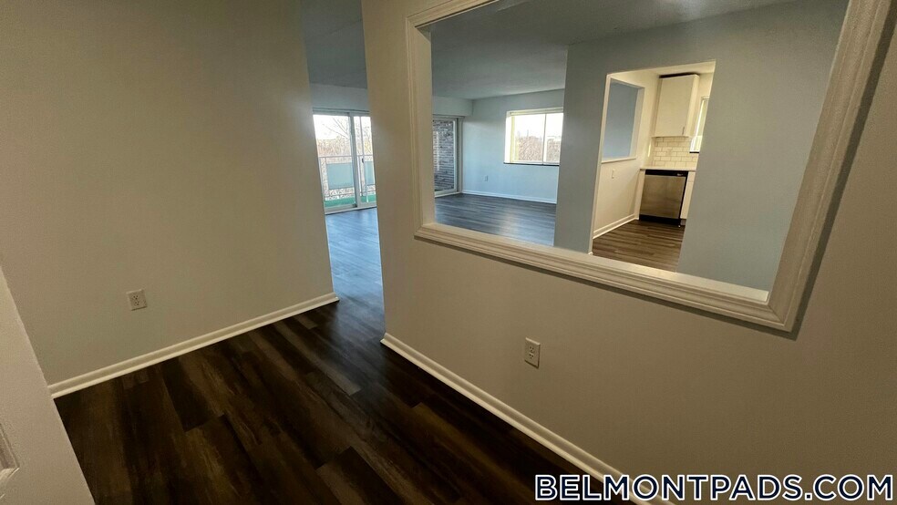 Building Photo - 55 Hill Rd