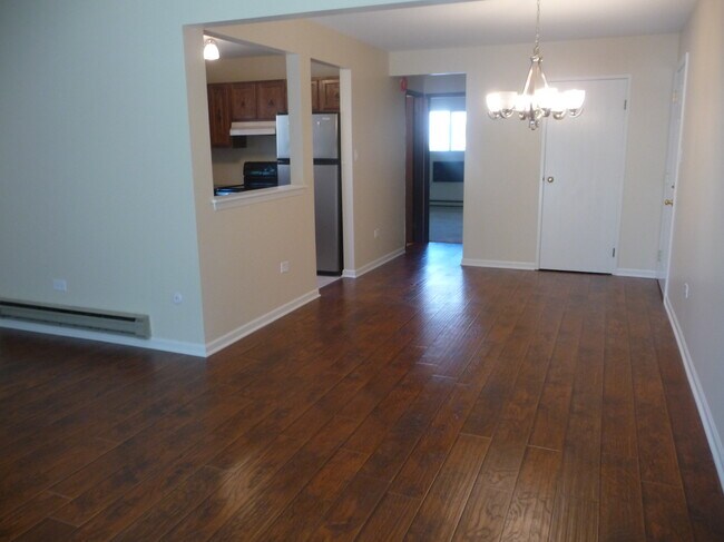 Building Photo - 456 E Spruce Dr
