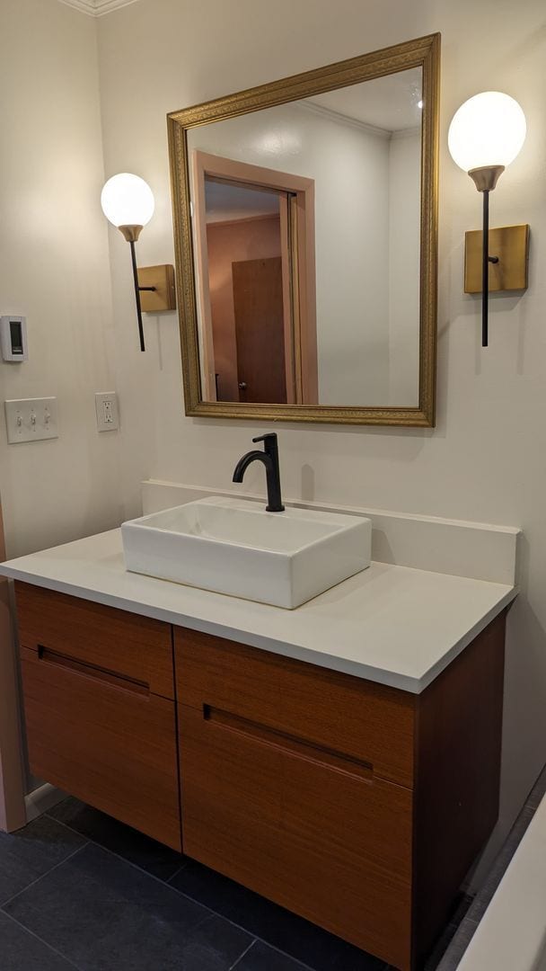 Building Photo - 2/2 Mtn Top Getaway - Huge Screened Porch w/ Stone Fireplace