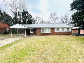 Building Photo - ** 3 bed 1 bath located in Druid Hills ** ...