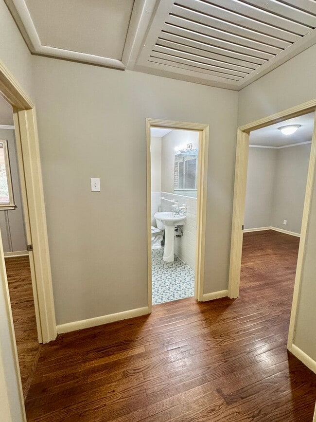 Building Photo - Beyond Perfect 3 bedroom 1 bath !!!!