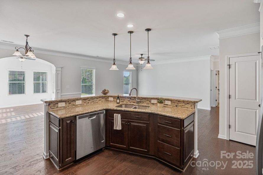 Building Photo - 2076 Waverly Ct