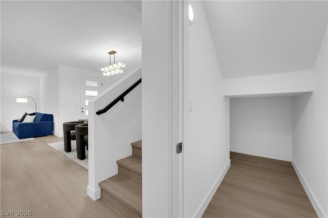 Building Photo - 600 N Carriage Hill Dr