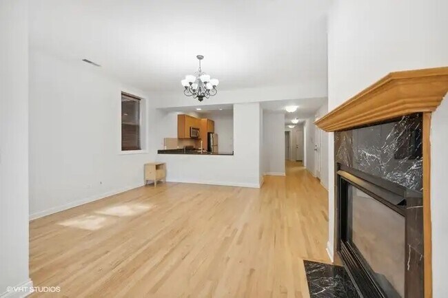 Living Room - 1614 W Columbia Ave