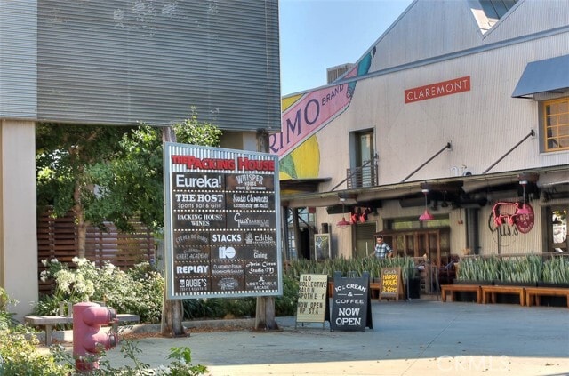 Building Photo - 754 W 1st St