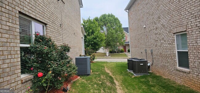 Building Photo - 684 Armitage Way