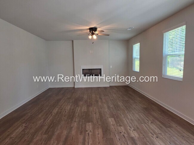 Building Photo - 8650 Paradise Dr