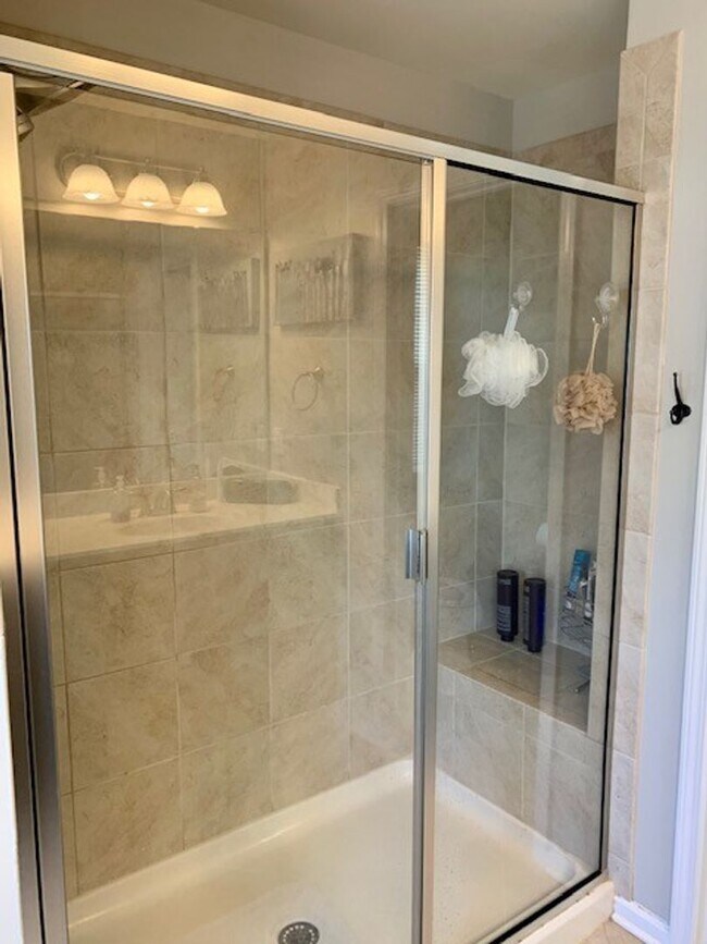 Building Photo - 130 Spring Pine Ln