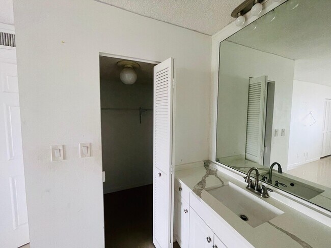 Building Photo - 6300 S Falls Cir Dr